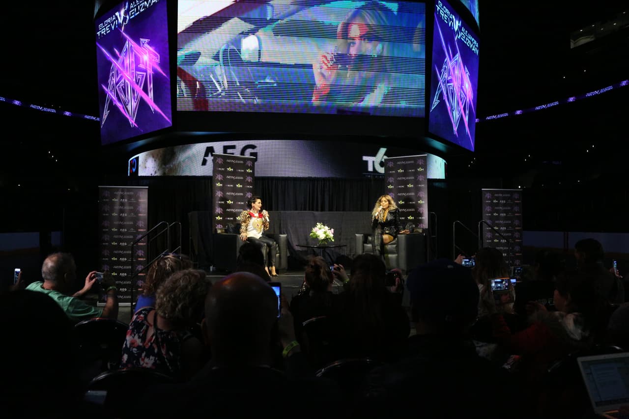 Alejandra Guzmán y Gloria Trevi respondieron a las preguntas de los medios que se dieron cita en la ciudad angelina para platicar acerca de su gira 'Versus'.