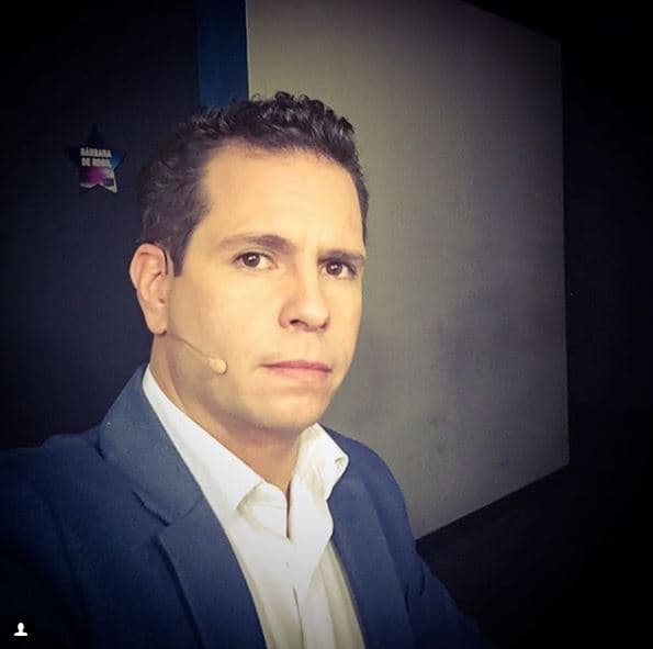 En el año 2000, Hoy tuvo algunos cambios en su producción y elenco. El productor Federico Wilkins tomó las riendas del matutino y sumó al elenco original al cantante Diego Shoenning, quien estuvo ahí hasta el año 2002.