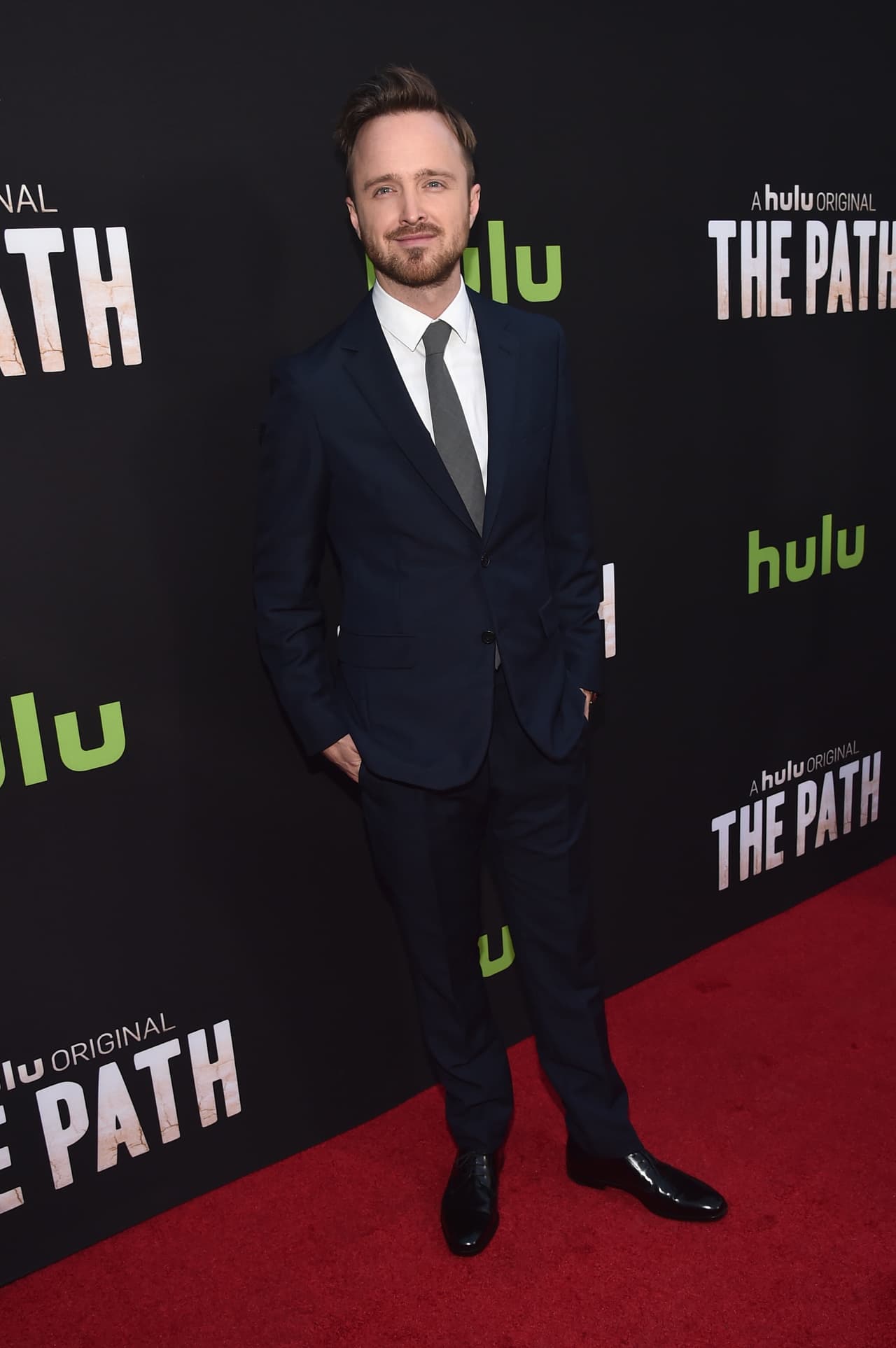 “Tengo que dormir en el avión ahora (...) Él es el mejor”, dijo. Asimismo, confesó que le pidió a su amigo Bryan Cranston que fuera el padrino de su recién nacido.