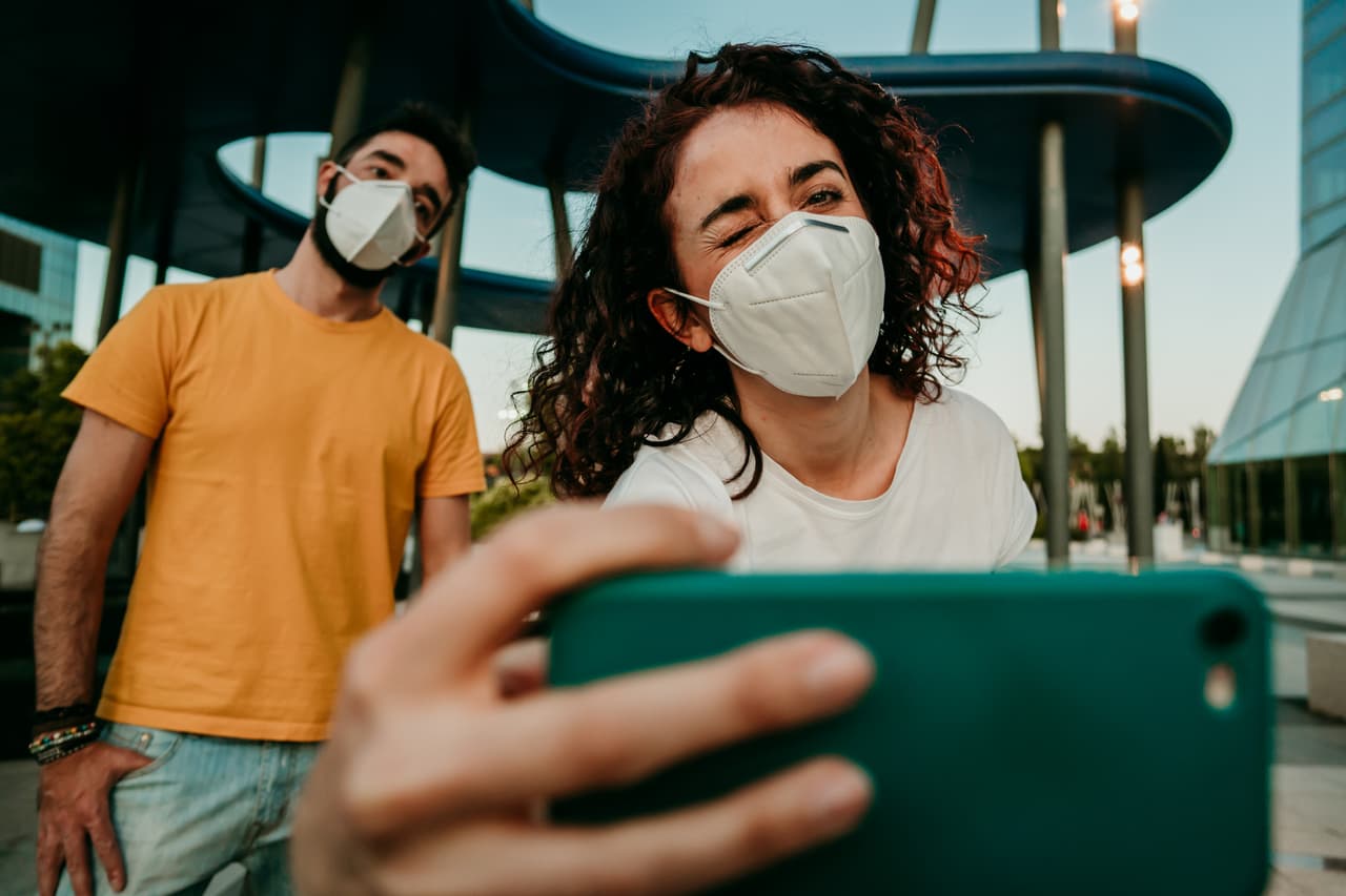 Procura mantenerte muy tranquilo y si es alguien que acabas de conocer no te comprometas inmediatamente, porque en el mes del mono podrías equivocarte. 
<br>