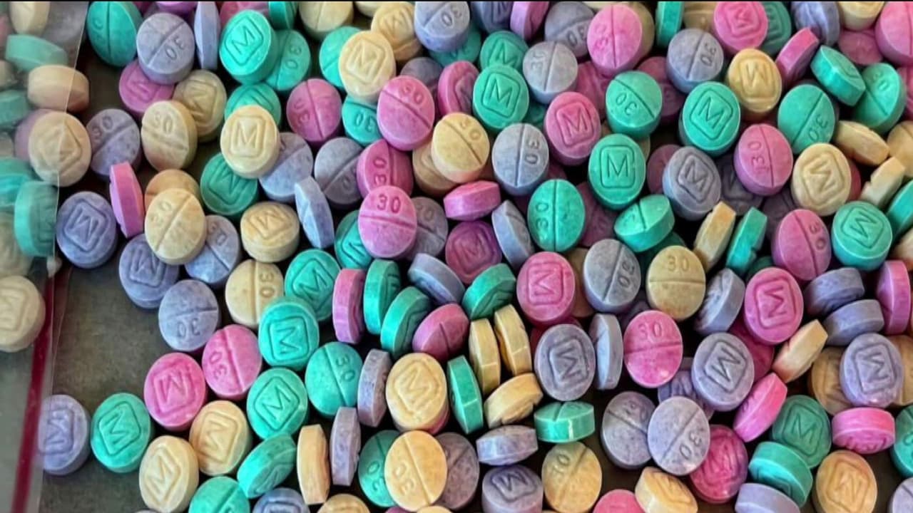 Ríspida reunión, padres exigen frenar crisis de fentanilo en North High School, autoridades reconocen presencia del opioide en el campus