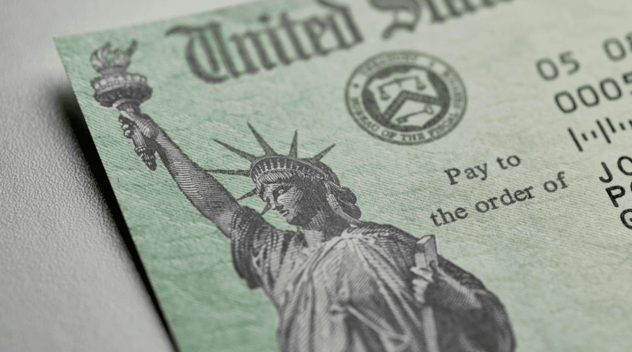 <b>¿Recibiré el <a href="https://www.univision.com/noticias/dinero/tercer-cheque-de-estimulo-economico-por-el-coronavirus-calculadora">cheque de estímulo</a> de $1,400 si hice mi declaración antes de que se aprobara esta ley?</b>
<br>La ley estipula que los individuos cuyos ingresos anuales superen los $80,000 y las parejas que devenguen más de $160,000 no recibirán el cheque de estímulo por $1,400. Sin embargo, ¿qué ocurre si ya hice mi declaración de impuestos? 
<br>