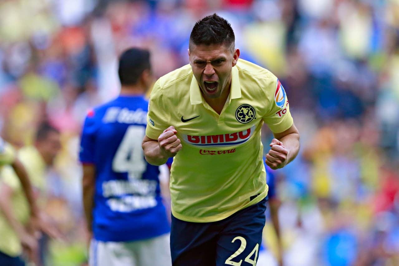<b>1. </b>América 1-0 Cruz Azul (4 de abril de 2015), gol de Oribe Peralta (centro).
