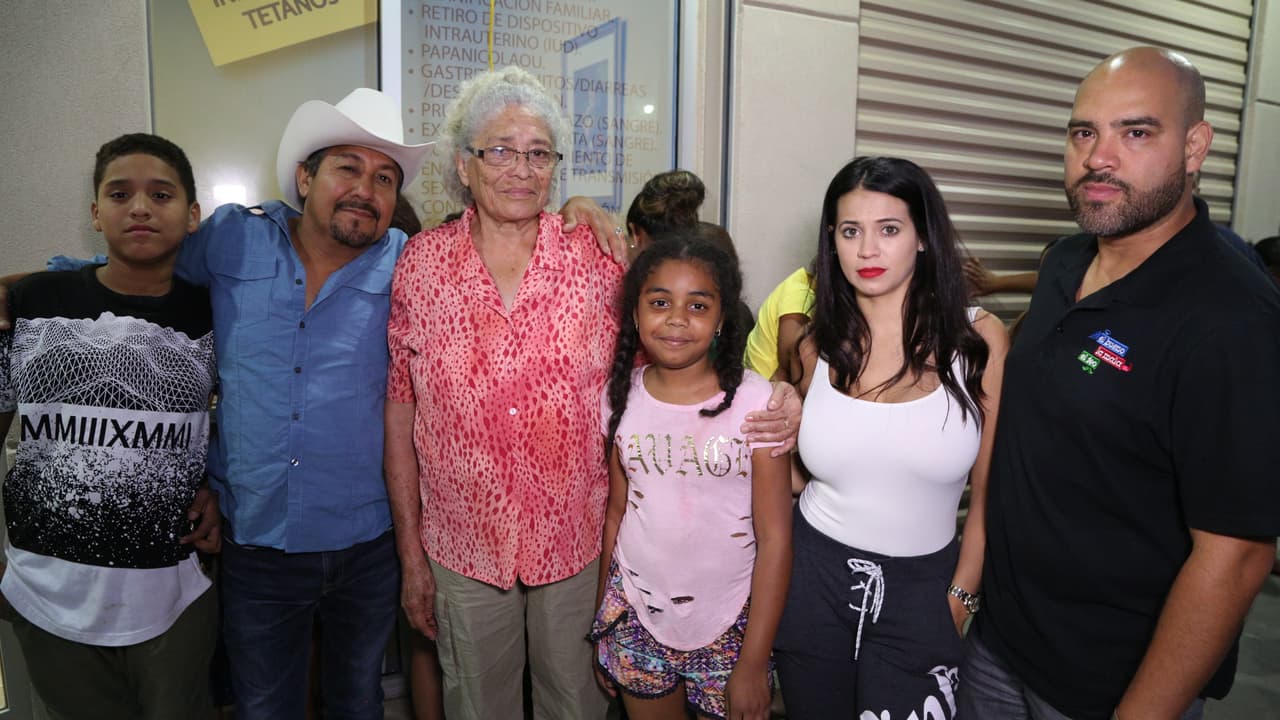 Así fue la entrega de ayudas por 'El Bueno, La Mala y El Feo' en Port Arthur, una de las localidades más afectadas por el huracán Harvey.