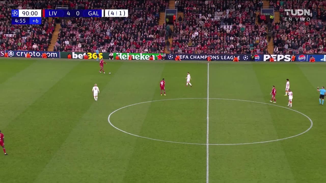 ¡TIRO ATAJADO! disparo por Alexis Mac Allister.