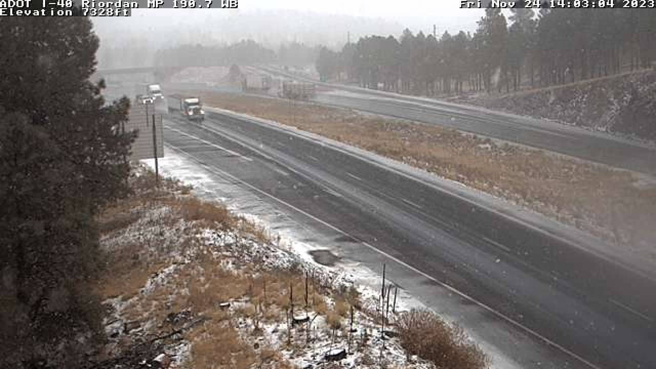 Según en Servicio Meteorológico Nacional, las acumulaciones de nieve son ligeras, de hasta 2 pulgadas como máximo, y se registran principalmente en elevaciones por encima de los 7500 pies.