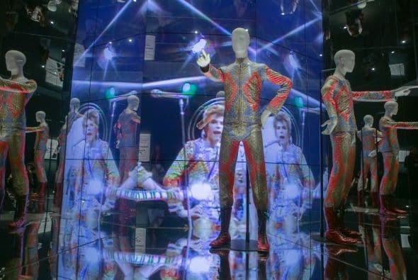 'La exhibición se presenta en el Museo de Arte Contemporáneo de Chicago desde el 23 de septiembre y documenta la extensa carrera musical de uno de los iconos del glam rock británico.