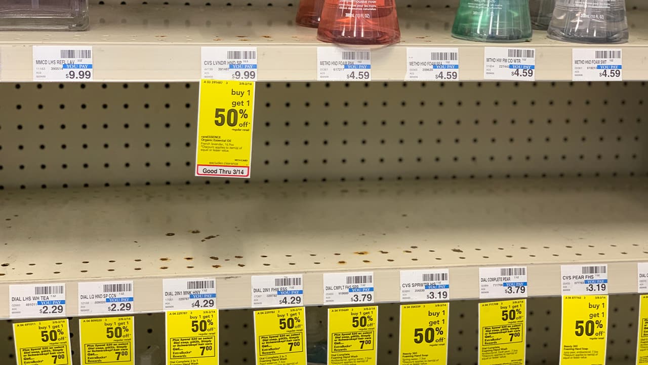 Así luce este estante de jabón líquido en una farmacia CVS en Houston.