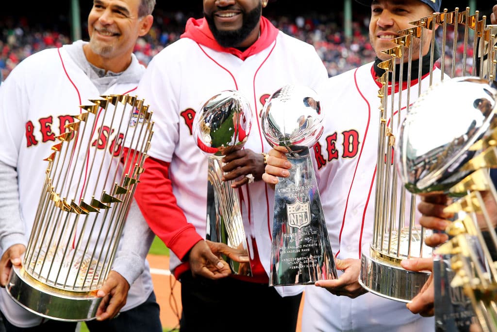 El Big Papi tuvo una carrera de número atronadores. Pegó 2,472 imparables, 632 de ellos fueron dobletes, además conectó 541 jonrones y empujó 1,768 carreras.