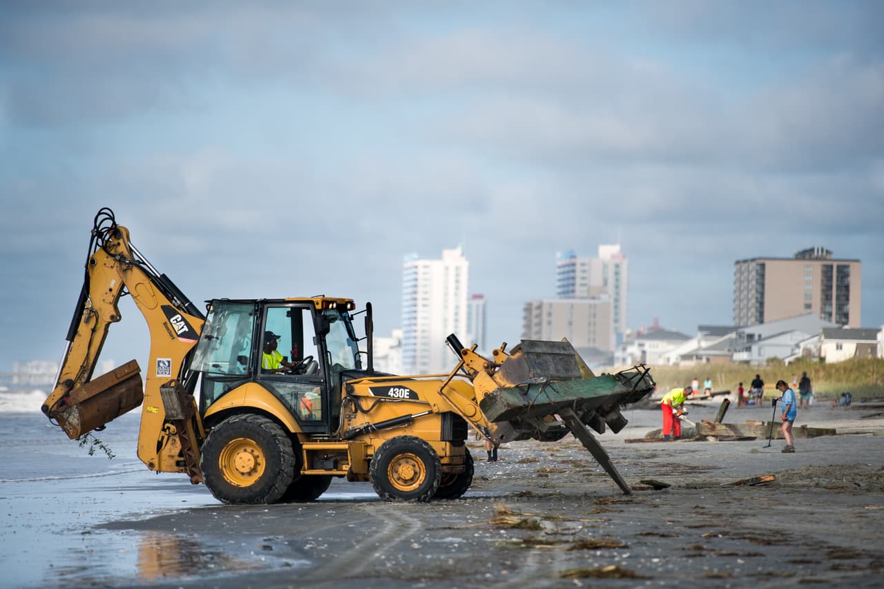 Las autoridades aún continúan evaluando los daños causados por Isaías en las Carolinas.