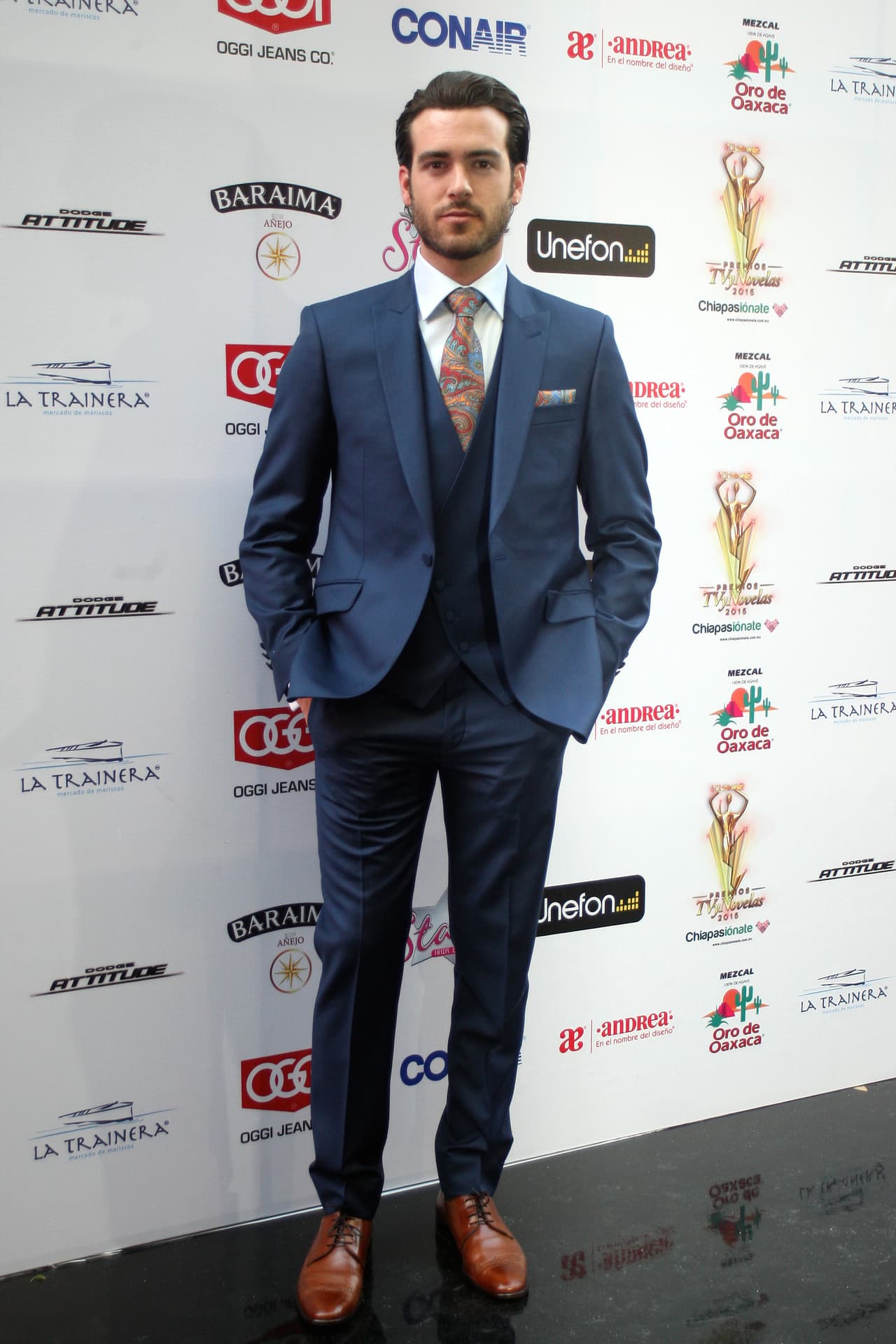 <b><a href="http://www.univision.com/temas/pablo-lyle">Pablo Lyle</a></b> sorprendió al ganar el '
<b><a href="http://www.univision.com/novelas/premios-tv-y-novelas">Premio TVyNovelas'</a></b>, pues tenía como contrincantes a 
<b><a href="http://www.univision.com/temas/arath-de-la-torre">Arath de la Torre</a></b> y 
<b><a href="http://www.univision.com/temas/jorge-salinas">Jorge Salinas</a></b>.