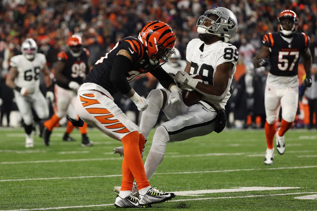 Joe Burrow regresa las emociones a Cincinnati y comanda la victoria 19-26 de los Bengals sobre los Raiders.