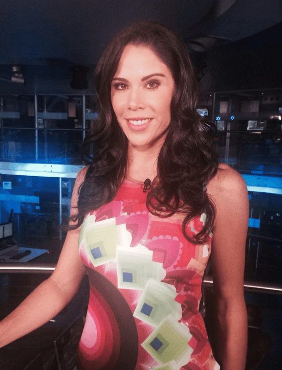 Estudió una licenciatura en Ciencias de la Comunicación en la UNAM.