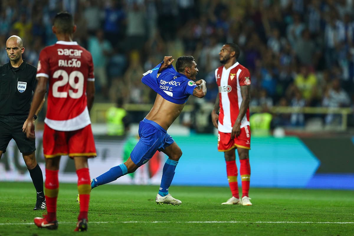 El mexicano Jesús Manuel Corona anotó al minuto 84' el gol que se convirtió en el 3-1 definitivo en el marcador a favor del Porto.