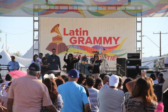 Cientos de personas disfrutaron de la tremenda celebración del Latin Grammy Street Party en Phoenix, donde estuvieron presentes varias agrupaciones nominadas a los premios GRAMMY® Latino incluyendo: Conjunto Primavera, Voz de Mando y Los Canarios de Michoacán. Esta fenomenal fiesta es un preámbulo a la gran noche de la música con la edición 15 de los premios anuales del GRAMMY Latino. Además de disfrutar de lo mejor de la música, los fans pudieron ganar premios y conocer a personalidades de Televisión y Radio de Univisión Arizona.