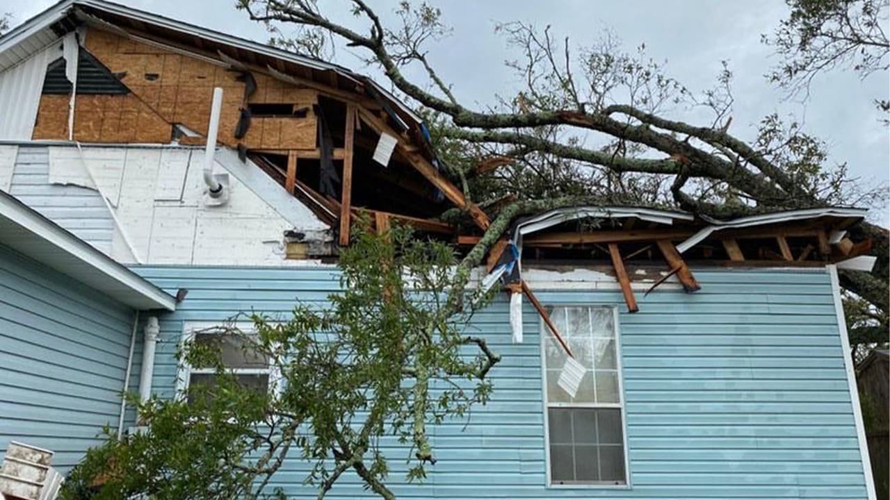 El centro de convenciones George R. Brown, uno de los sitios de acopios más importantes de la ciudad. También puede asistir es el Gallery Furniture en el North Freeway, Rocket Moving ubicado en la cuadra 3401 de la calle Corder y en las tiendas Kroger.