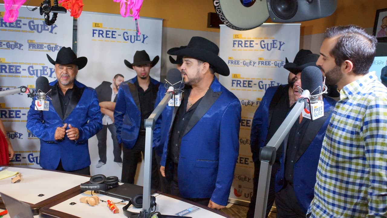 Los tres locutores se la pasaron 🎶 "fine, fine, fine, very good, very good, very good, very, very, very, very good" 🎶 con Los Rieleros de Norte.