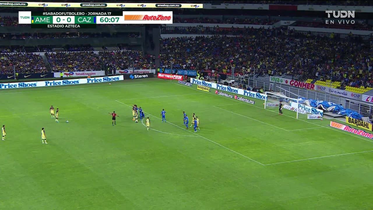 ¡TIRO ATAJADO! disparo por Richard Sánchez.