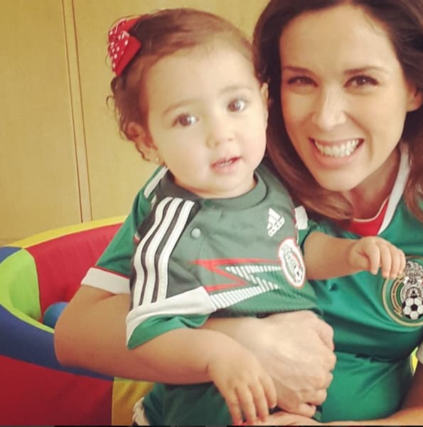 En entrevista exclusiva para 
<b><i><a href="http://www.univision.com/shows/primer-impacto">Primer Impacto</a></i></b>, la actriz habló de lo duro que fue escribir este libro, pues recordó momentos que marcaron su vida para siempre.