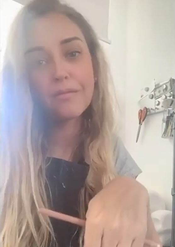 "El modo suave de su carácter y el aplomo de saber que hay antecedentes de dos parejas muy valiosas en mi vida: Concha de la Mora y Edith González, a las que ella respeta, aunque nunca las haya conocido".
<br>