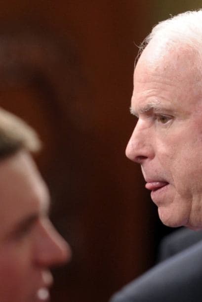 No se reunían para hablar de un tema que concierne a 11 millones de indocumentados desde hace más de dos años, cuando se enfrentaron por la presidencia de Estados Unidos. El presidente Barack Obama y el senador John McCain (Arizona) se reunieron el miércoles en la Oficina Oval de la Casa Blanca y trataron el tema, pero al término del encuentro no se dijo nada nuevo.