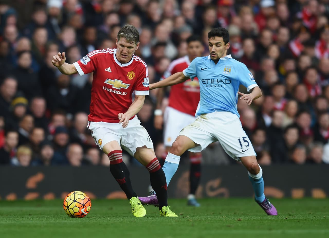 El derbi de Manchester y la goleada de los Spurs en fotos