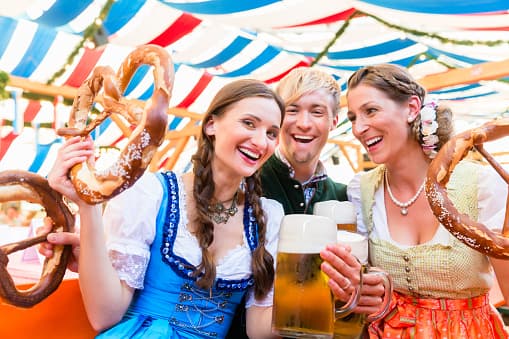 <b>Austin Oktoberfest 2019</b>
<br>El tradicional evento de raíces alemanas se llevará a cabo este sábado 28 de septiembre. El Austin Oktoberfest fue votado por la revista Food & Wine como uno de los "mejores Oktoberfest de Estados Unidos". La séptima edición anual celebra la herencia alemana del centro de Texas con salchichas de estilo alemán, mucha cerveza, escenario de concursos y música en vivo. El evento se lleva a cabo en 1607 San Jacinto, Austin, TX 78701.