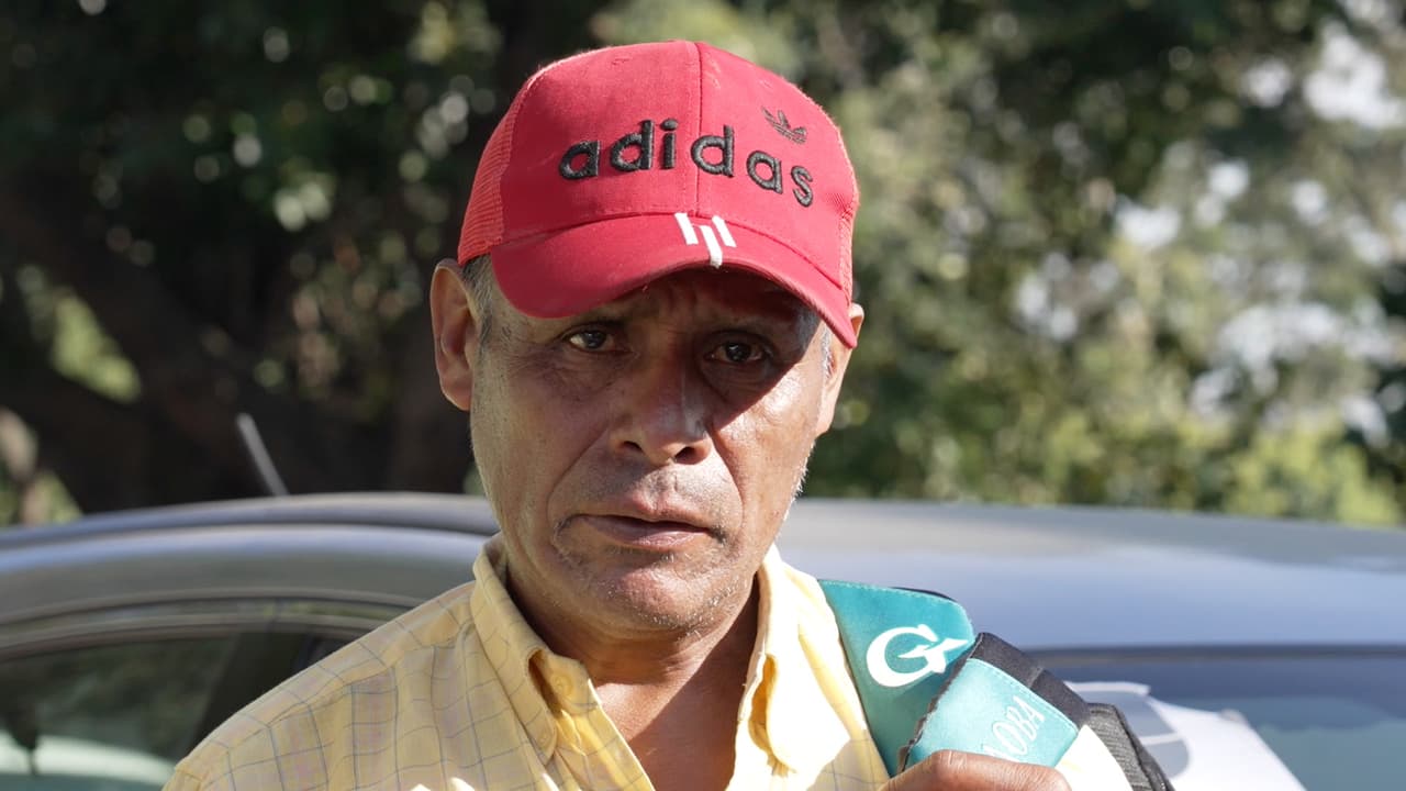 La oficina del Forense del condado Cook confirmó un día después del hallazgo de la joven que 
<a href="https://www.univision.com/local/chicago-wgbo/balazo-arrebato-vida-confirman-causa-muerte-mujer-hallada-callejon-la-villita" target="_blank">un balazo le había arrebatado la vida</a>. A pesar de esta confirmación, sus familiares aseguran que no buscan venganza. En la imagen, Vicente Ical, el padre de Reyna, el día de su regreso a Guatemala.