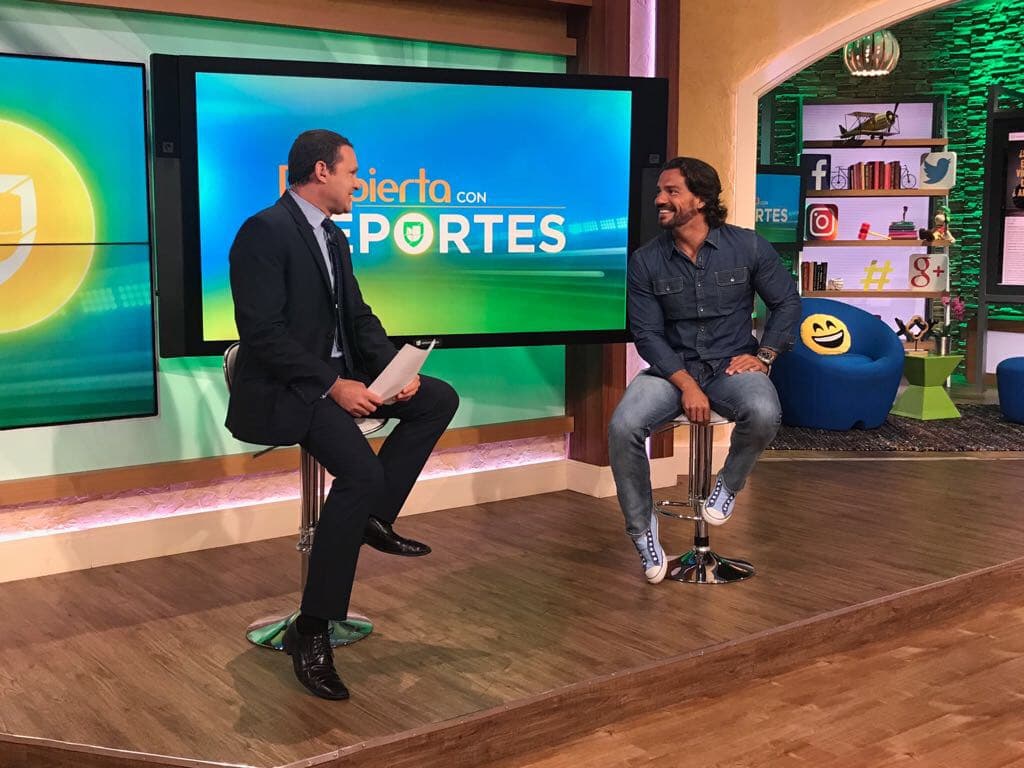 Durante su visita pasó de todo, Cristián mostró con Alan qué tan bueno es para los deportes.