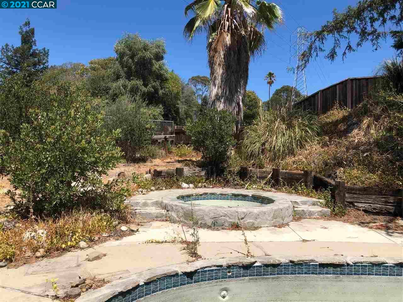 Según la publicación, la casa se encuentra en un "gran vecindario", cuenta con un terreno muy amplio y está cerca de tiendas y zonas comerciales.