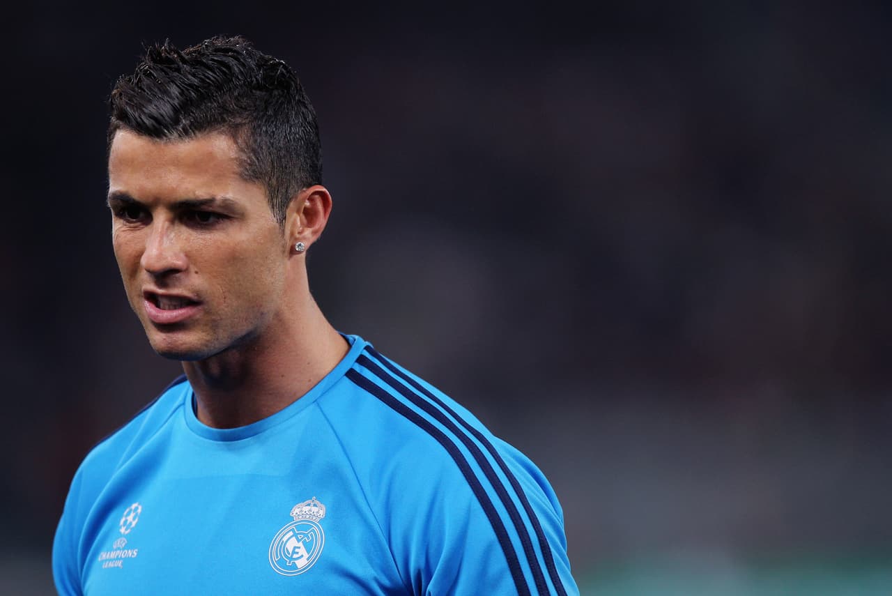 Ronaldo parece el caso más complicado de asimilar pues se trata del jugador por excelencia del Real Madrid y principalmente porque esa clase de jugadores no sobran en el mundo. Súperestrellas de su condición se cuentan con los dedos de una mano y la mayoría están en el acérrimo rival el FC Barcelona. Habrá que esperar a que termine la presente campaña para saber si Cristiano termina marchándose a Francia con el PSG, a la Premier o si se queda.