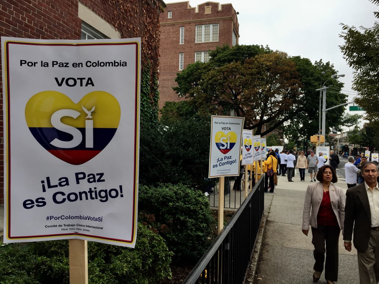 Los afiches para promover el "sí" se vieron en varias calles de Queens.