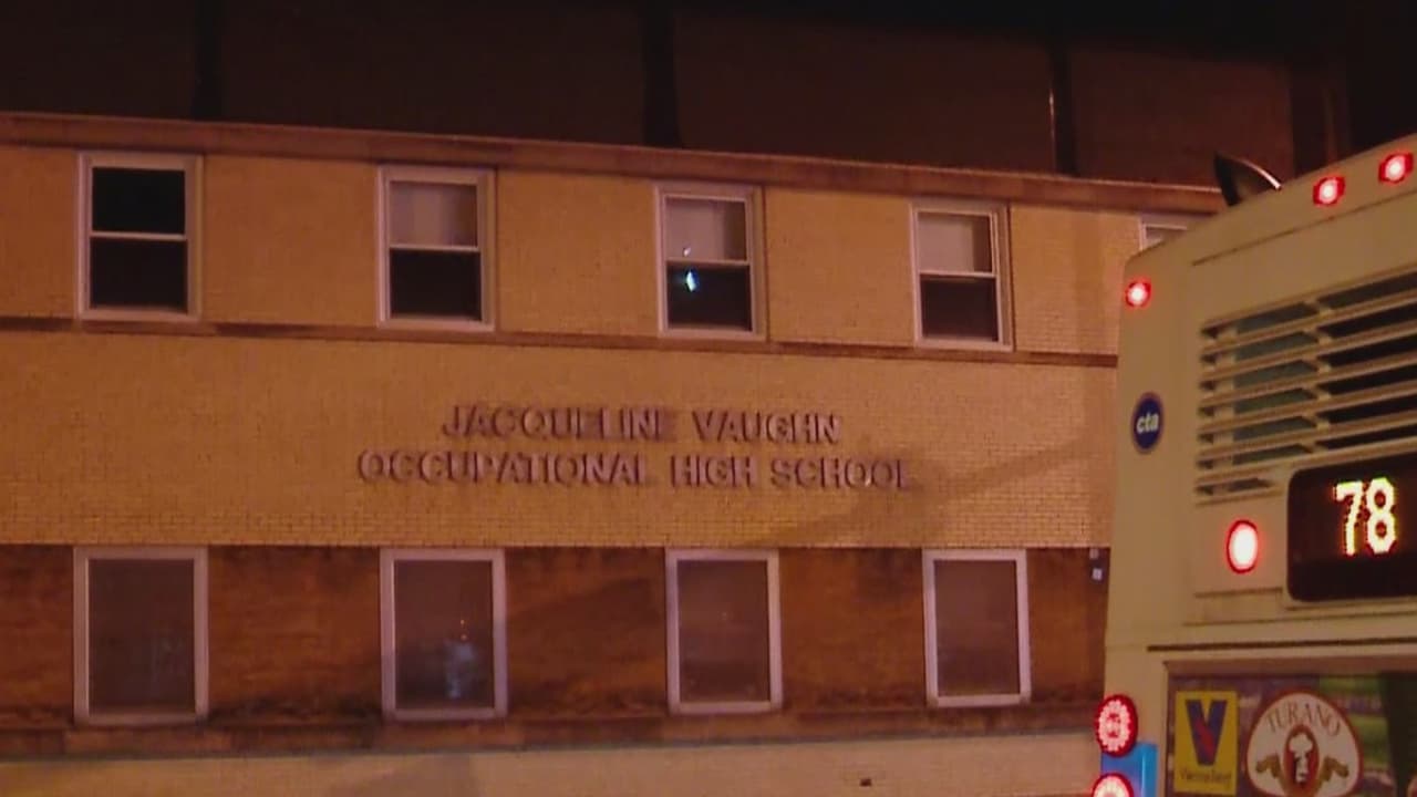 Cancelan clases en una escuela de CPS después de que empleado dio positivo por el coronavirus: sexto caso en Illinois