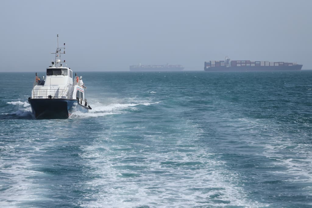 Guerra en Irán hoy | EEUU intenta reabrir el estrecho de Ormuz mientras Emiratos denuncia ataques de Irán