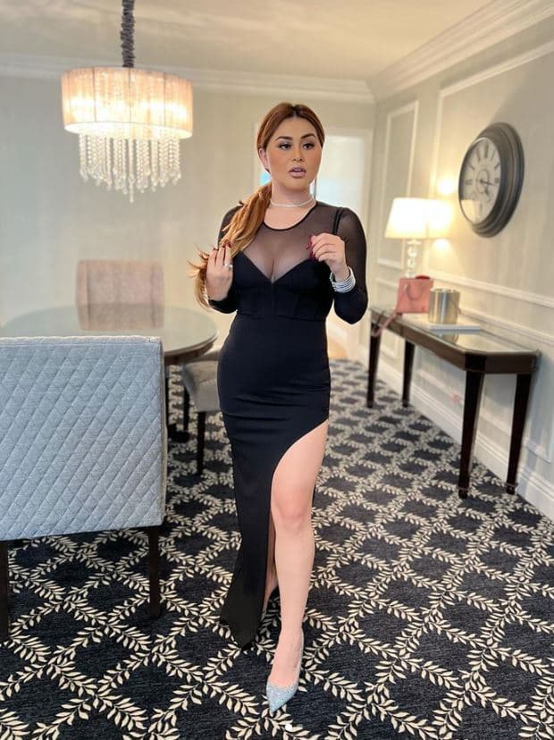 Gomita sin duda está orgullosa de su nueva silueta y lo demuestra con las múltiples fotos y videos que comparte en redes.