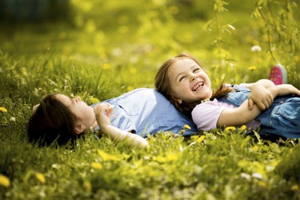 De acuerdo con lo que establece la ley de Texas, la obligación de la manutención continúa hasta que el hijo cumple 18 años o se gradúa de preparatoria.