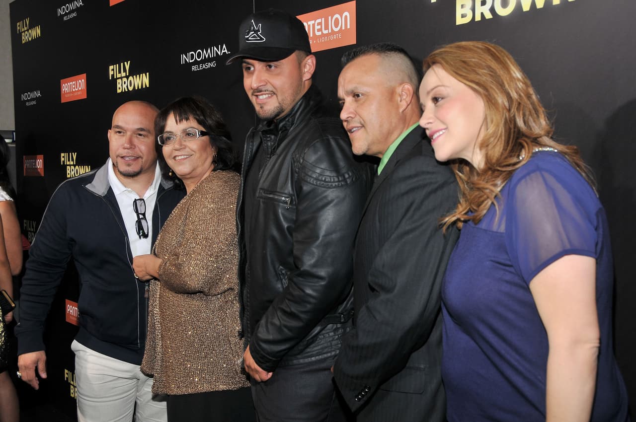 También, señaló que su misma familia la busca mayormente para hablar solo de negocios: "Yo quiero que me vean como su hermana (de Jenni), 
<b>no como simplemente la negociante</b>, porque no solo ustedes me ven así, mi familia me ve así".
<br>