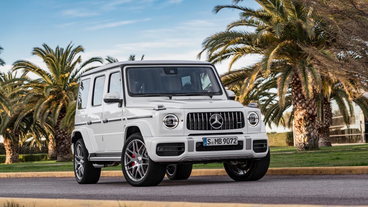 El motor V8 biturbo ensamblado a mano en la Mercedes-AMG G63 2019 cuenta con un 
<b>sistema de desactivación de cilindros</b> que funciona en circunstancias de diversa índule. Por ejemplo cuando el vehículo está cargado parcialmente el sistema desactiva los clindros dos, tres, cinco y ocho, lo cual disminuye el consumo de combustible de manera significativa; o cuando el conductor selecciona el modo de manejo 'Confort' el sistema se activa entre las 1,000 y las 3,250 rpm.