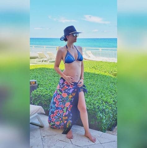 De acuerdo con su cuenta en Instagram, esta imagen compartida a principios de agosto pasado había sido la última en la que la también actriz dejó al descubierto su 'baby bump'. "¡Ya están creciendo mucho!", escribió la conductora de La voz México.
