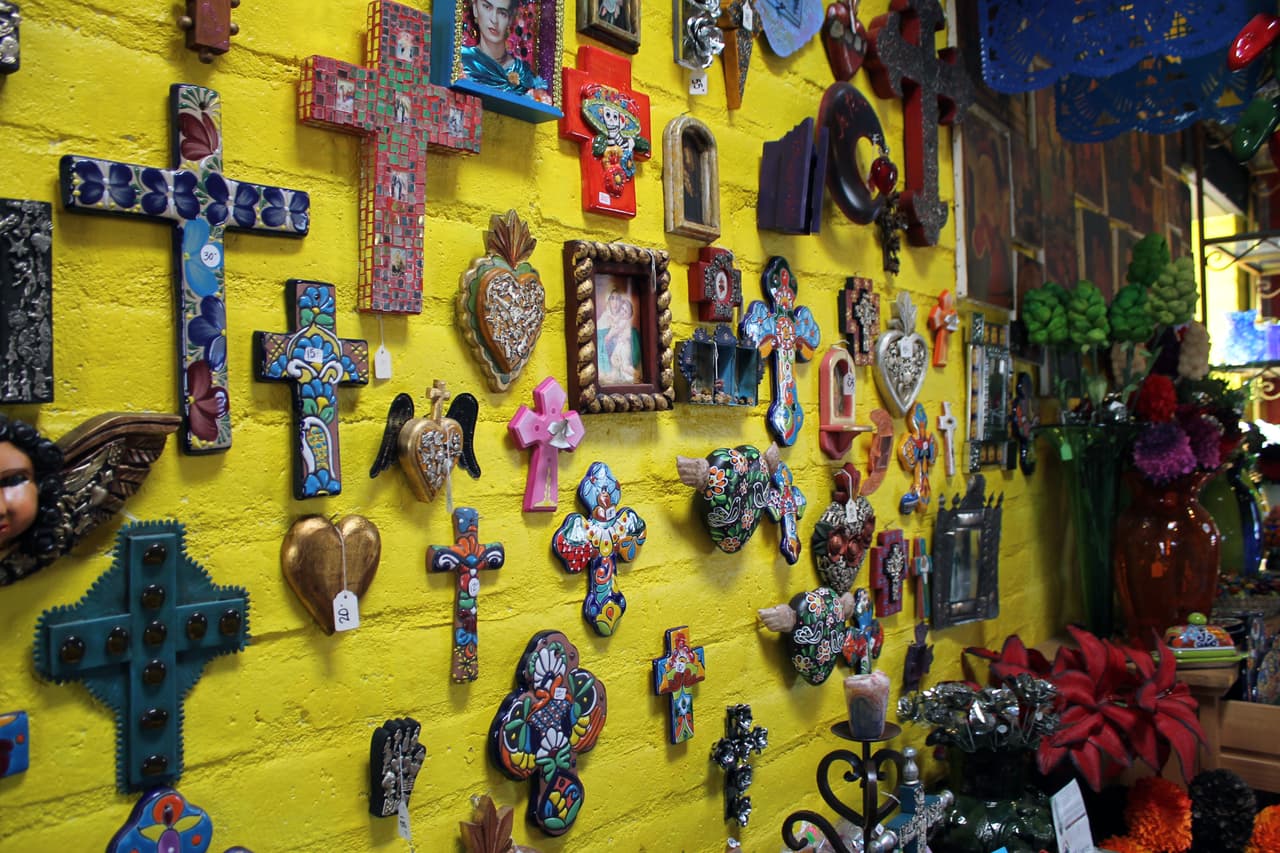 También hay lugares dedicados a la salud holística o donde los visitantes pueden tener tratamientos de spa, catas de vino y clases de arte.