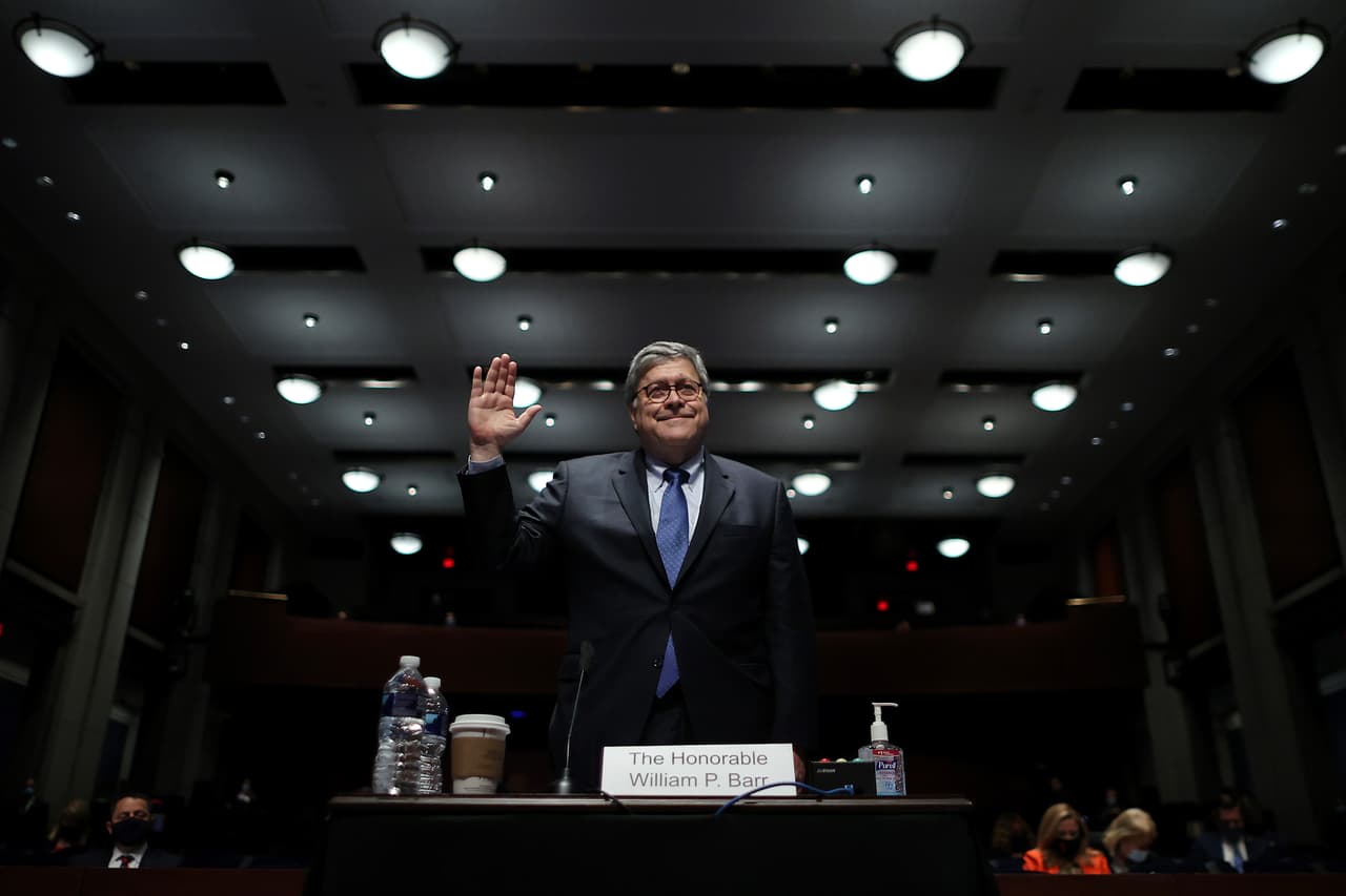 William Barr defiende despliegue de agentes federales para aplacar protestas