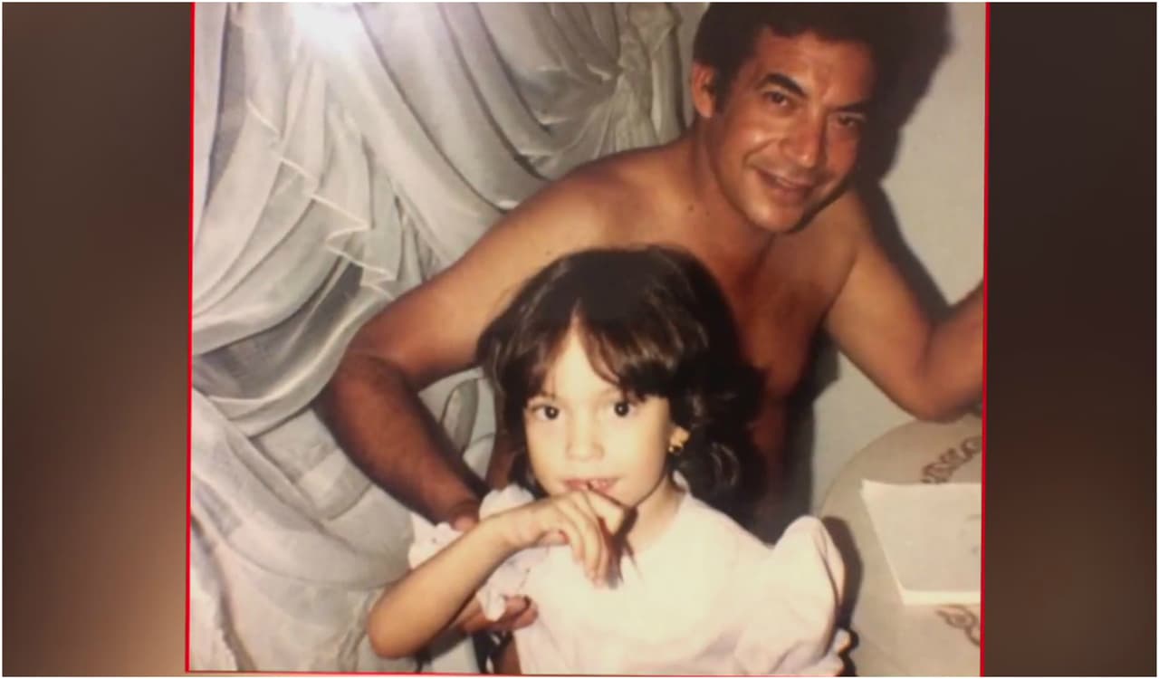 Rolando Pretto fue un padre amoroso y Satcha tiene bellos recuerdos de él. Satcha perdió a su padre cuando tenía 16 años, pero nunca olvidará los momentos que compartieron juntos.