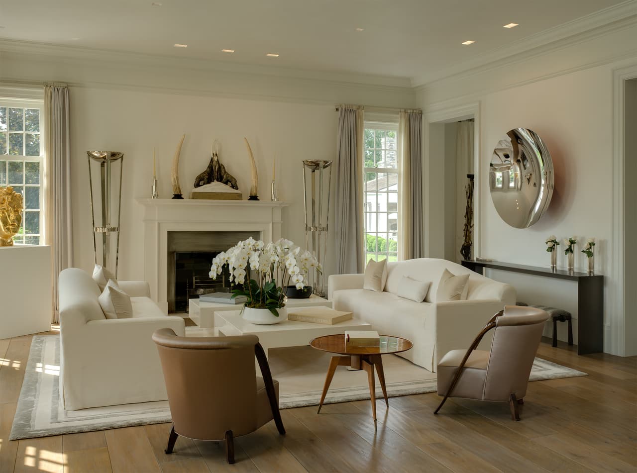 Dentro de la mansión hay un gimnasio, sala de juegos, salón de belleza y estudio de grabación.