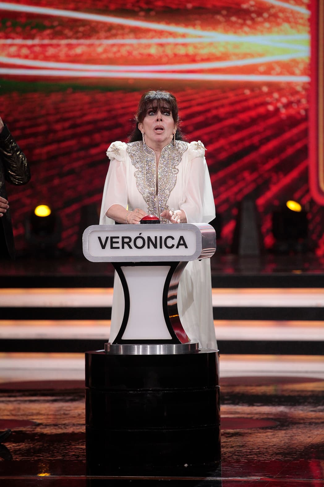 Con la espontaneidad que la caracteriza, Verónica Castro contestó a la pregunta: "¿Qué excusas das cuando llegas tarde a un lugar?" con una mala palabra...