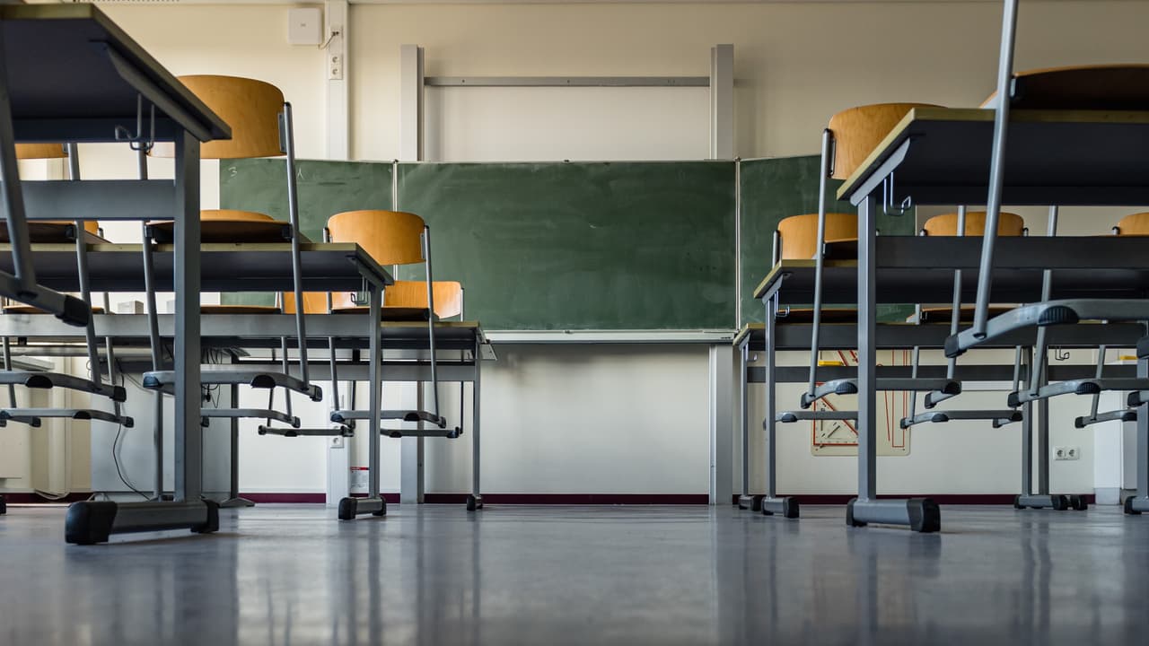 Advierten sobre posible renuncia masiva de maestros en California