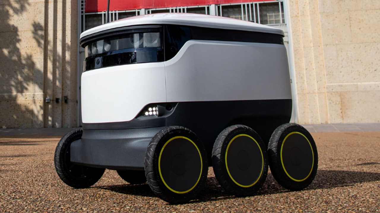 Con robots autónomos revolucionan la entrega de comidas en la Universidad de Houston