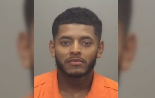 <a href="https://www.univision.com/local/north-carolina-wuvc/alder-alfonso-marin-sotelo-escapa-carcel-virginia-matar-ned-bryrd-oficial-condado-wake">Alder Marín Sotelo, de 26 años escapó de la Cárcel Regional de Piedmont en Farmville, Virginia</a>. Las autoridades carcelarias se dieron cuenta de su fuga a las 4:00 de la madrugada del lunes 1 de mayo.