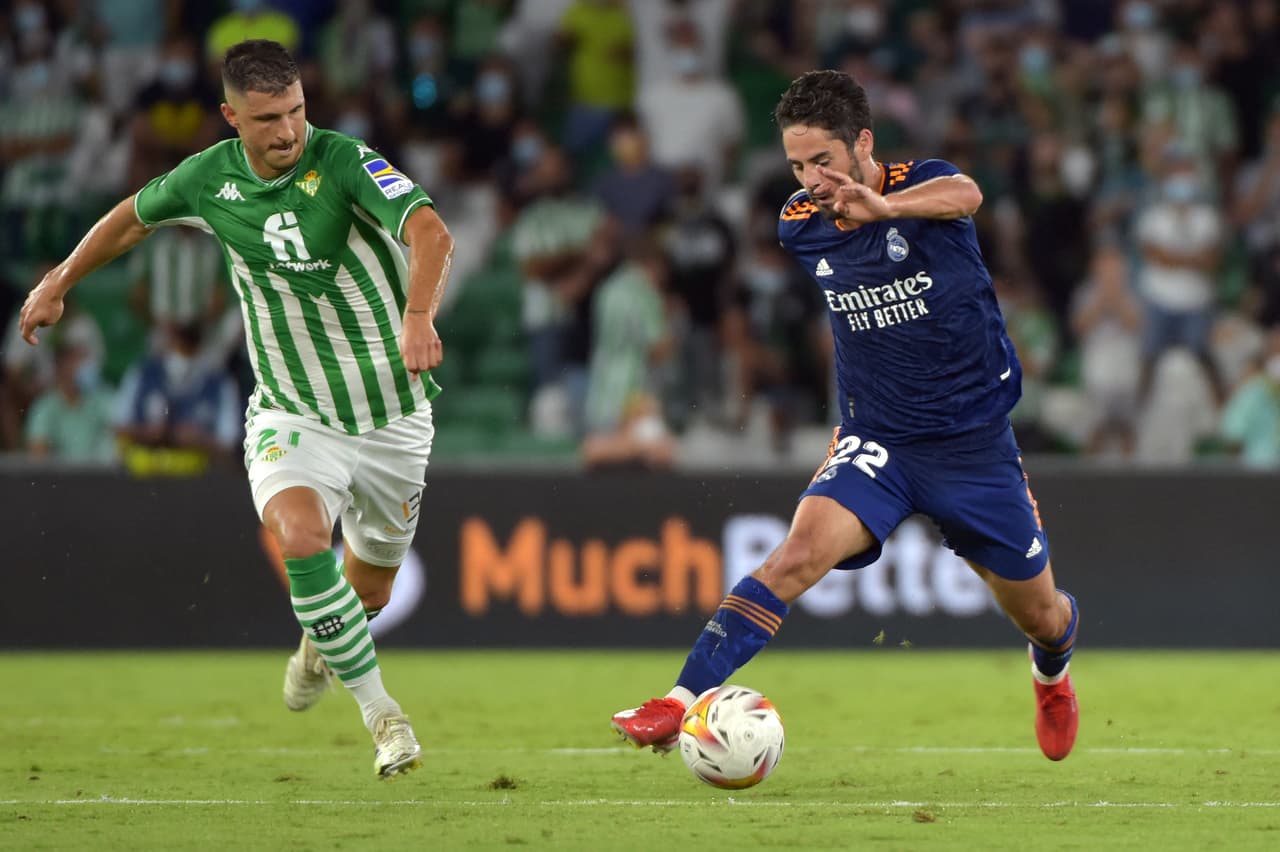 Real Madrid sacó los tres puntos en su visita al Betis en un encuentro con emociones hasta el último minuto.
