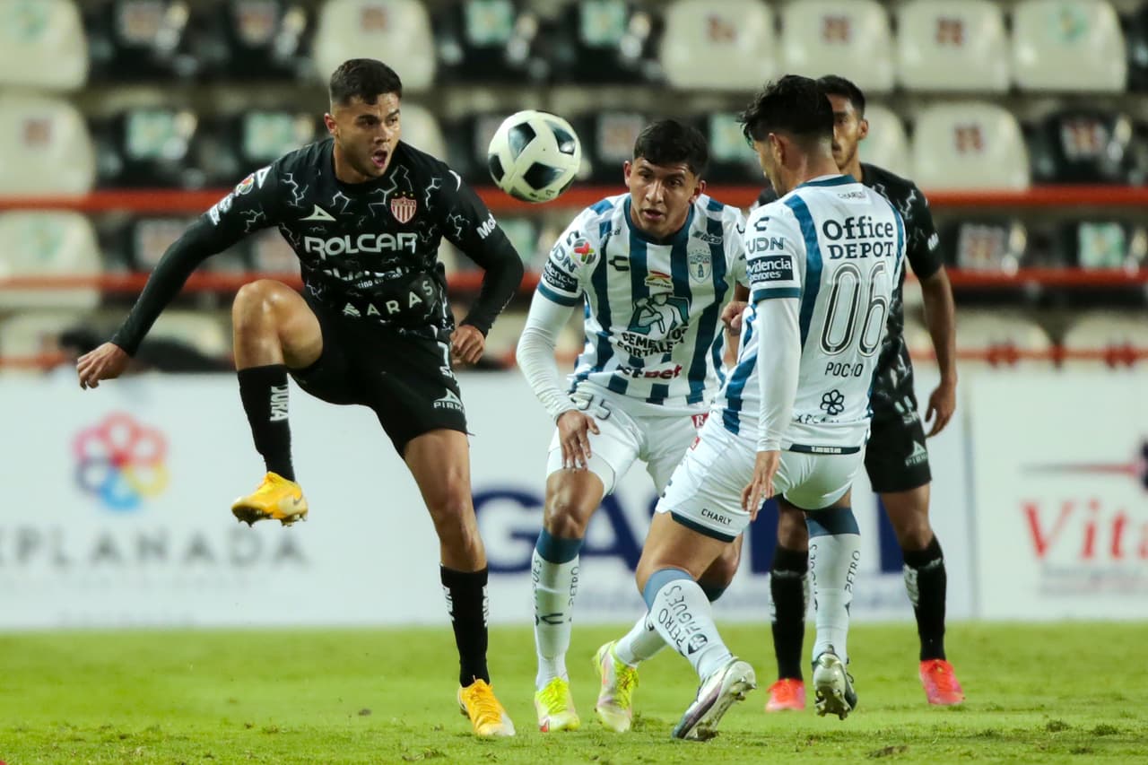 Aviles Hurtado se vuelve a encontrar con el gol y Pachuca consigue tres vlaliosas unidades.