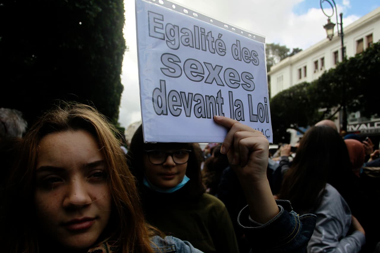 <b>“Igualdad de sexos en la ley”</b>, también piden en Argel.